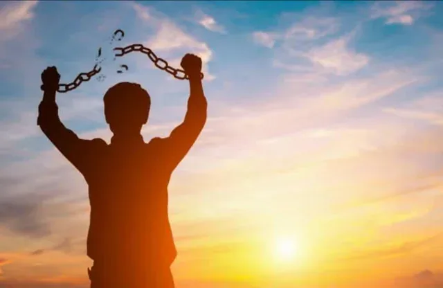 What to Post on Your OnlyFans Wall: The Strategy That Actually Converts